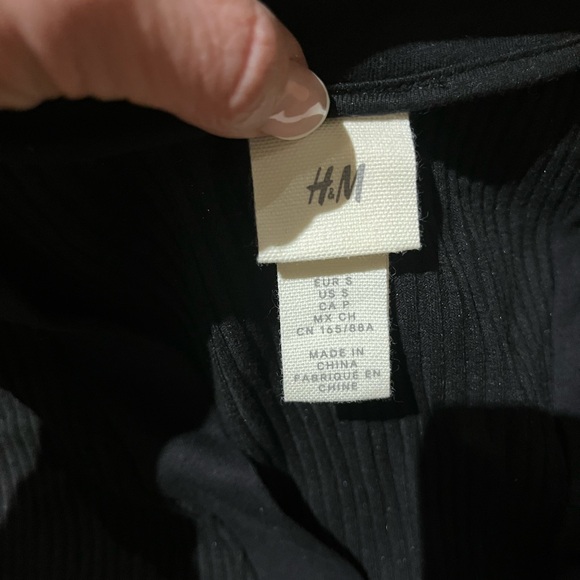 Black Ribbed Button-Up Cardigan - Picture 2 of 4